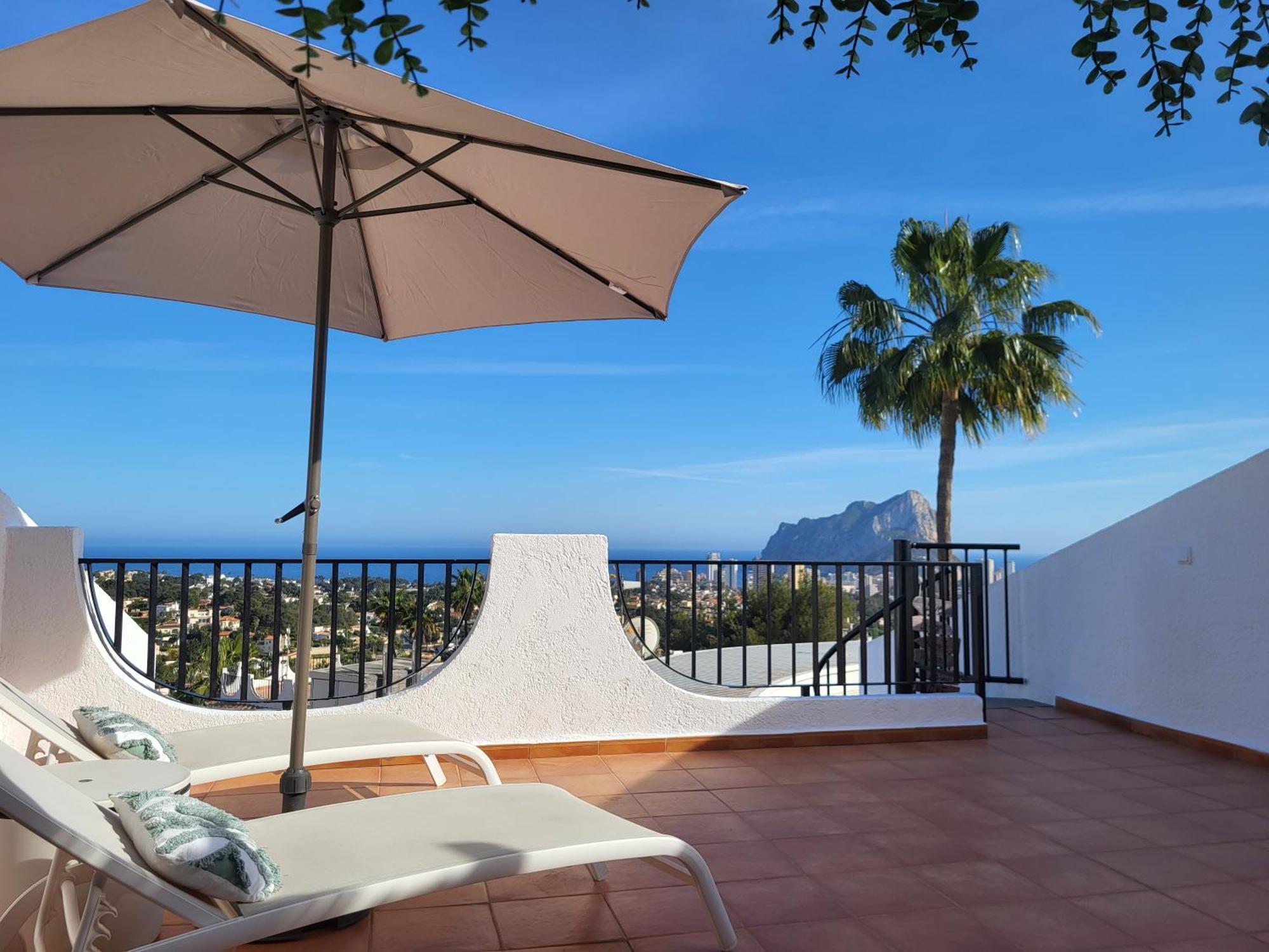 Casa Sunrise - Costa Blanca House With Rooftop, 5 Swimming Pools And Panoramic Sea- And Views At Penon De Ifach