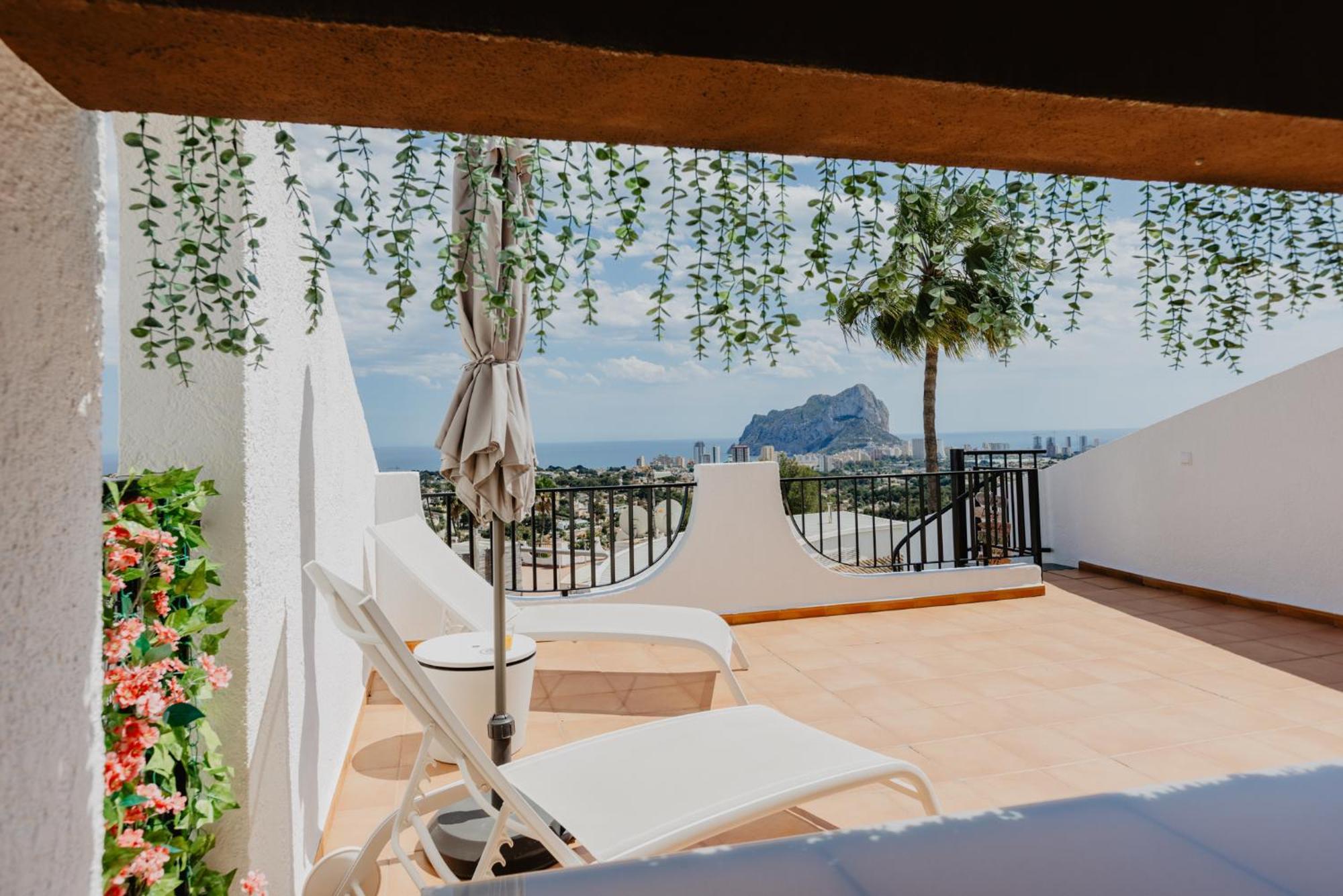 Casa Sunrise - Costa Blanca House With Rooftop, 5 Swimming Pools And Panoramic Sea- And Views At Penon De Ifach Appartement