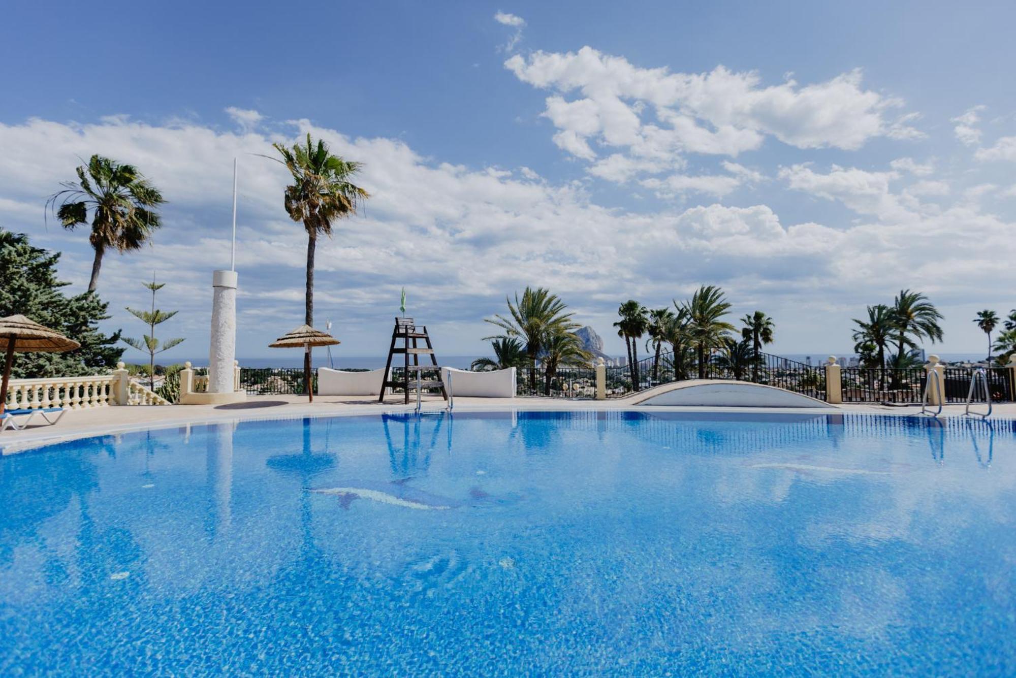 Casa Sunrise - Costa Blanca House With Rooftop, 5 Swimming Pools And Panoramic Sea- And Views At Penon De Ifach Appartement Calp