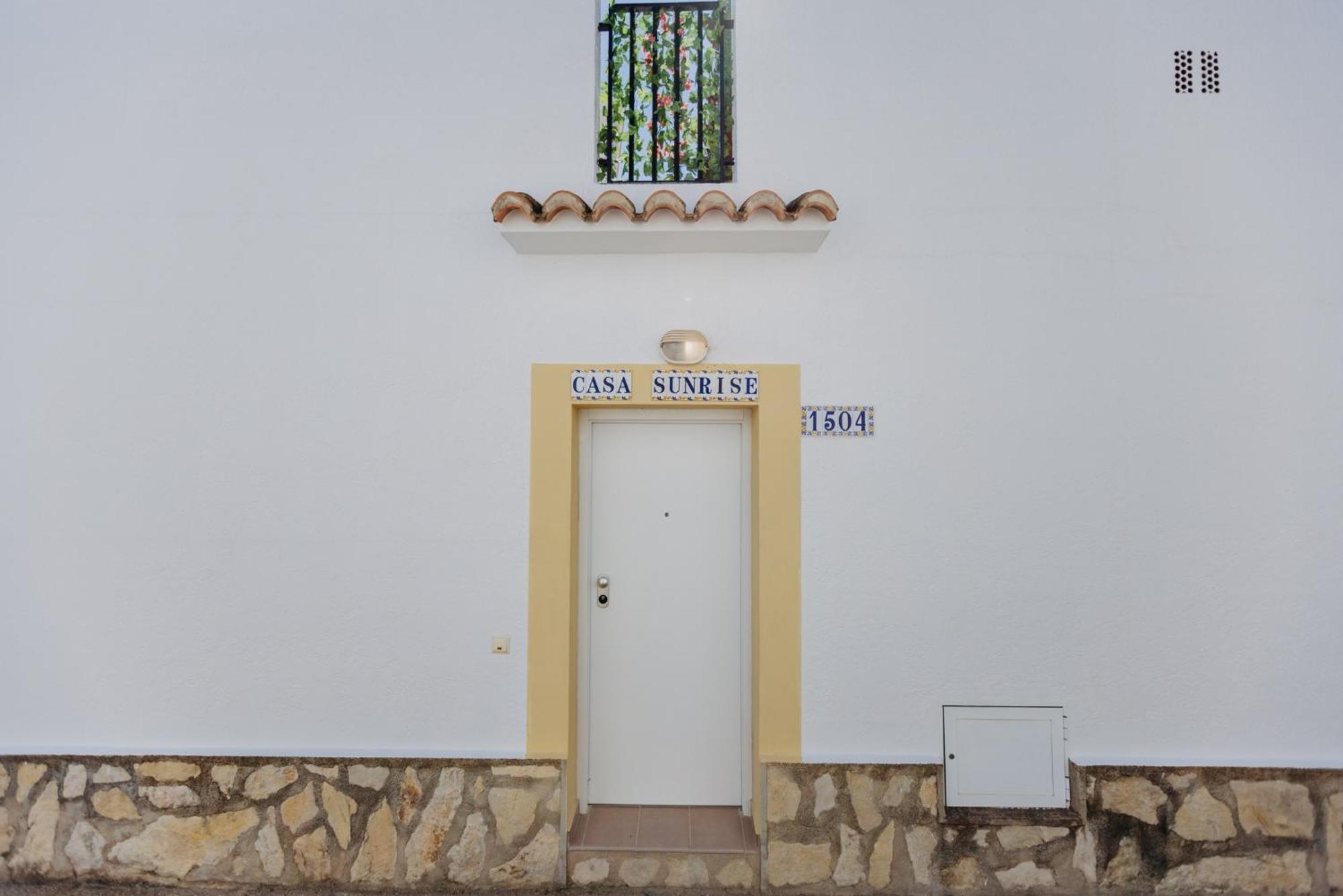 Casa Sunrise - Costa Blanca House With Rooftop, 5 Swimming Pools And Panoramic Sea- And Views At Penon De Ifach Calp