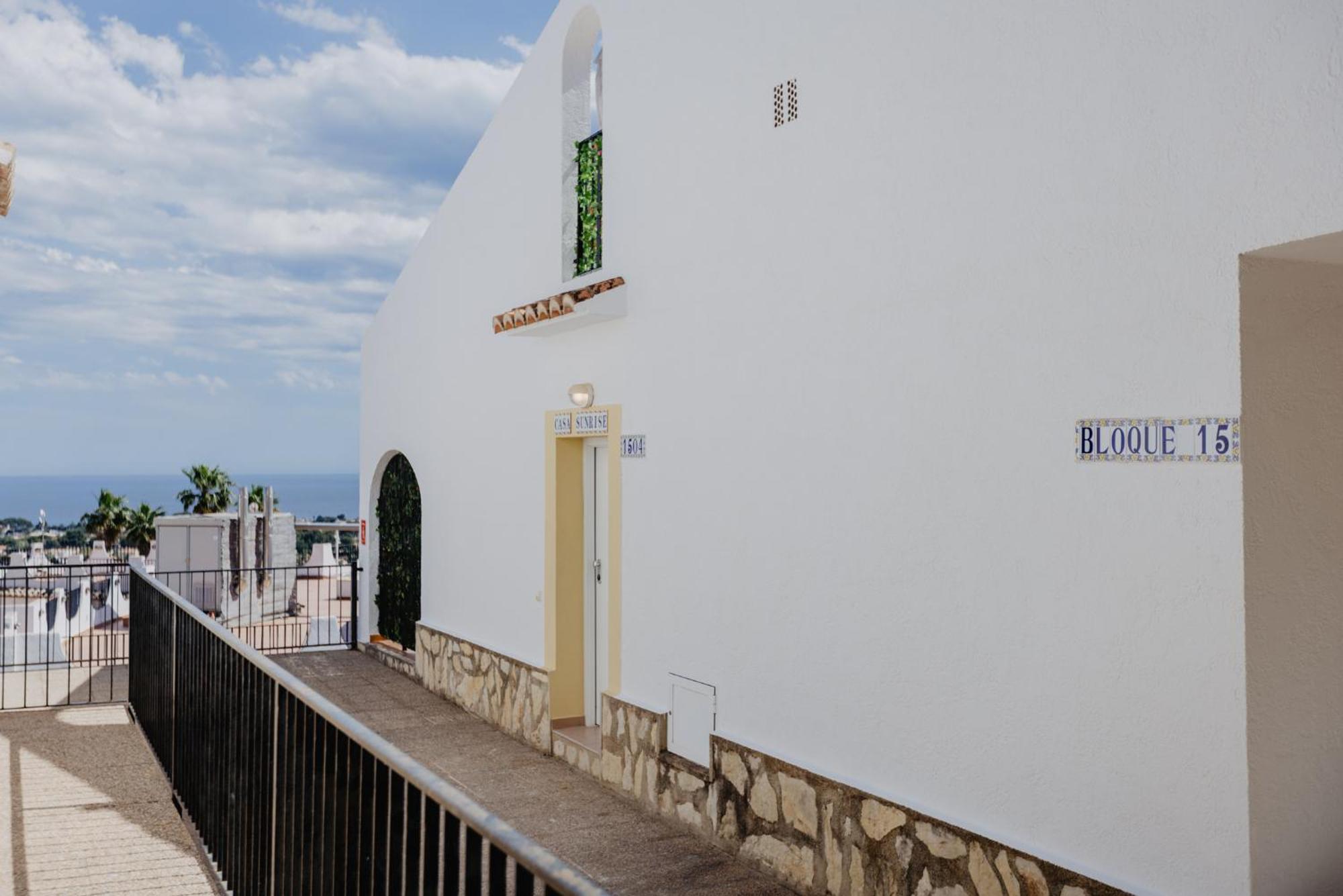 Casa Sunrise - Costa Blanca House With Rooftop, 5 Swimming Pools And Panoramic Sea- And Views At Penon De Ifach * Calp